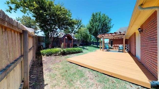 Building Photo - 605 Alexandria Dr
