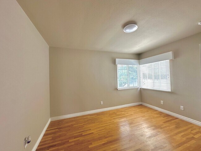 Building Photo - Newly Remodeled | 4 Bedrooms (2 Masters) |...