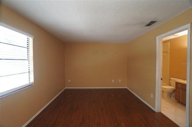 Building Photo - 10049 Lake Oak Cir