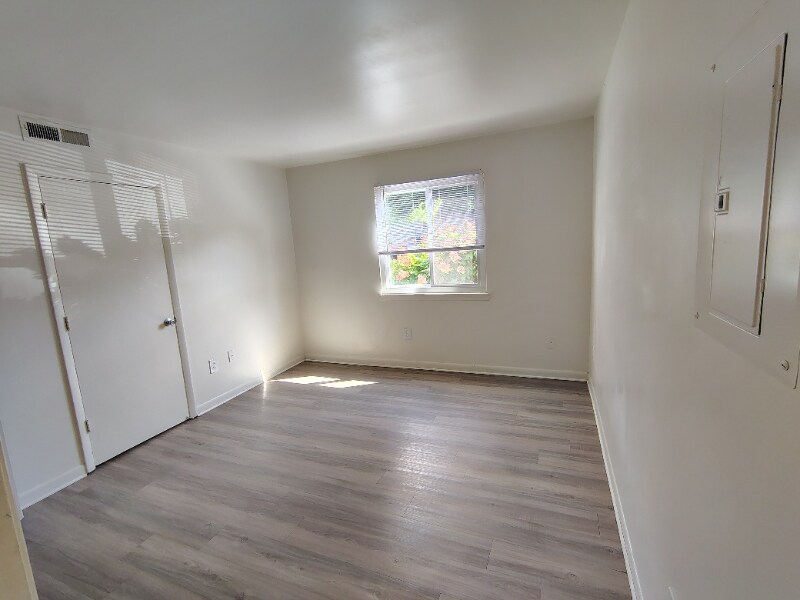 Building Photo - 600 Reusens Rd