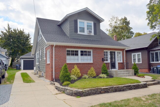 Building Photo - 46 Forbes St