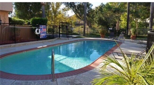 Building Photo - 4265 Las Virgenes Rd