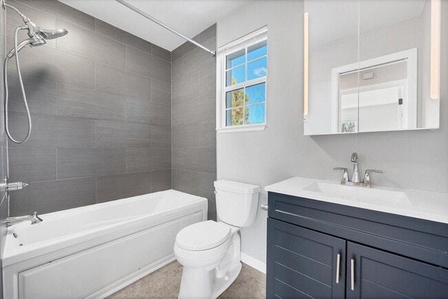 Building Photo - Beautiful & Spacious 4BD, 2.5 BA in Thornton!