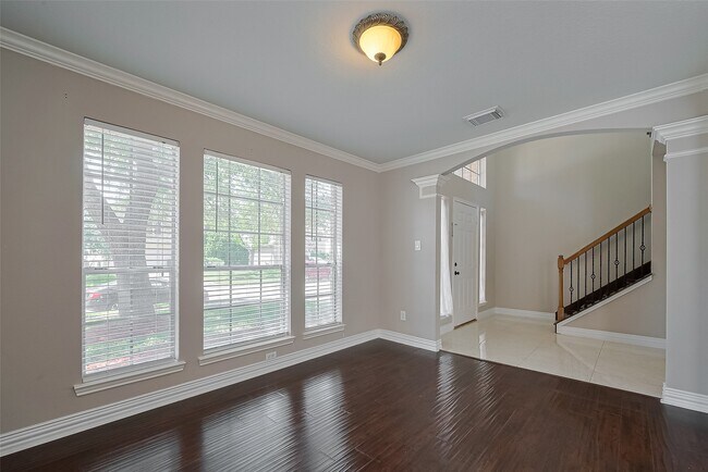 Building Photo - 1523 Brook Grove Dr