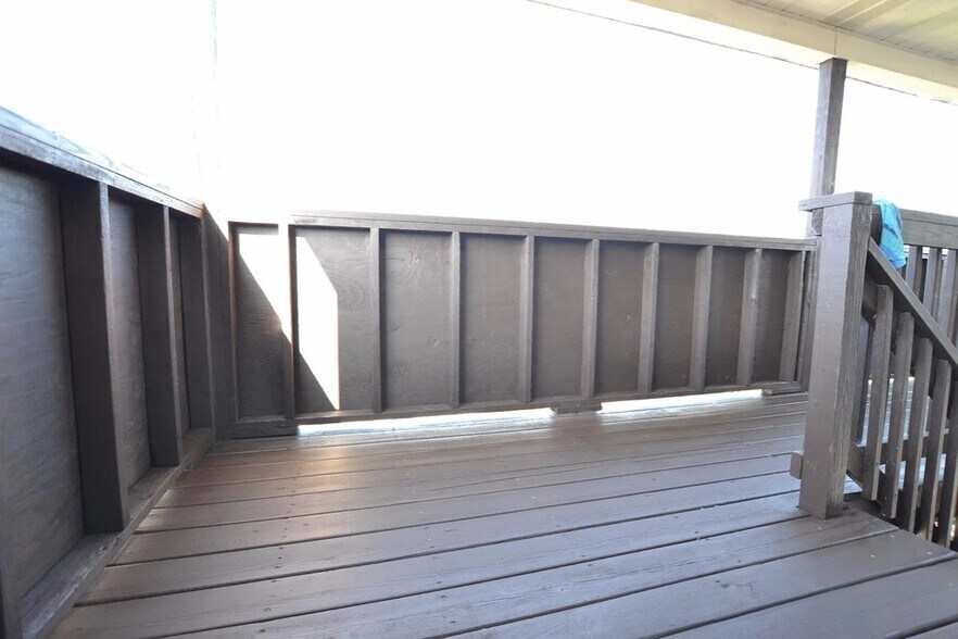 Building Photo - 23 Weitz St