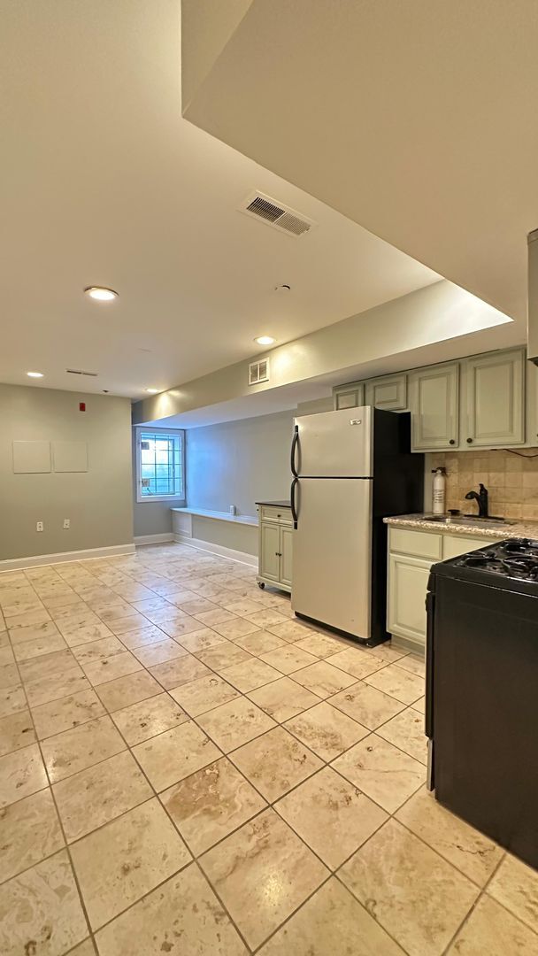 Building Photo - 1402 Willington St