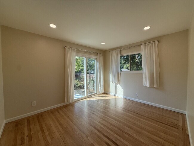 Building Photo - Newly Remodeled 4 Bed 2 Bath in Citrus Hei...