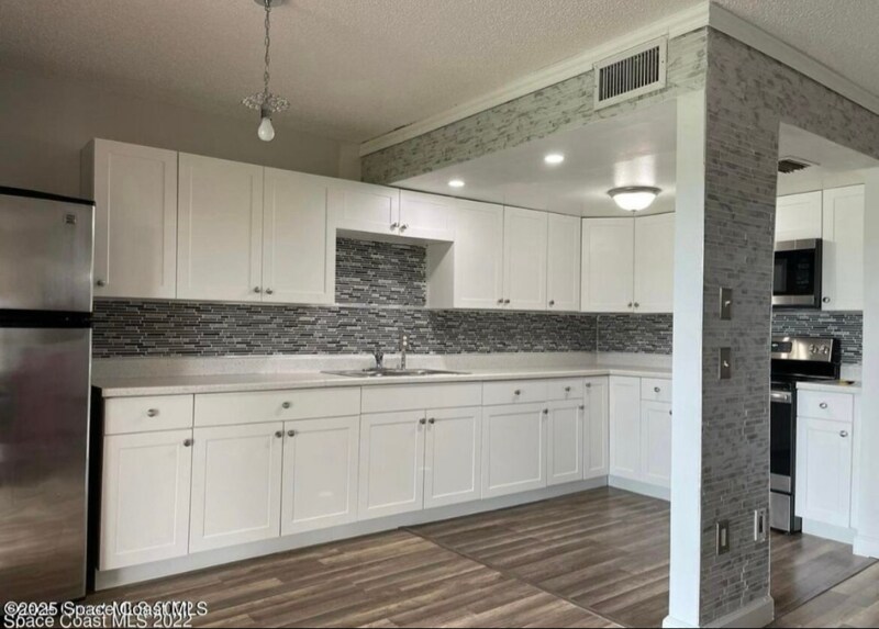 Building Photo - 165 San Juan Cir
