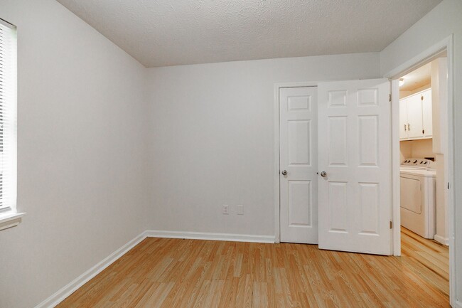 Building Photo - 1182 Whit Davis Rd