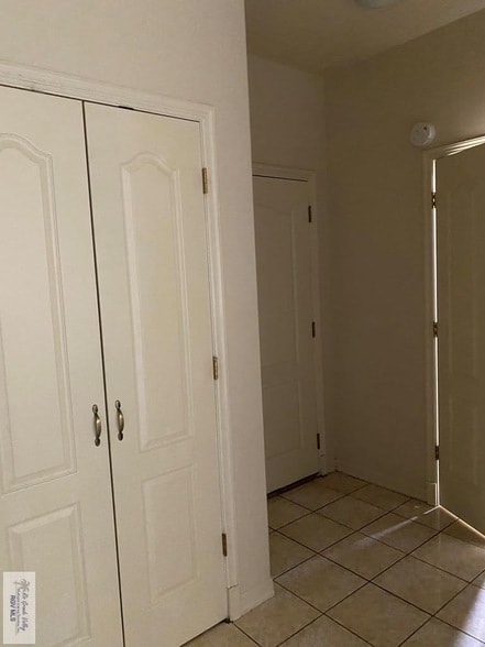 Building Photo - 25 La Paz Ct