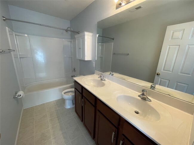 Building Photo - 634 Country Heights Dr