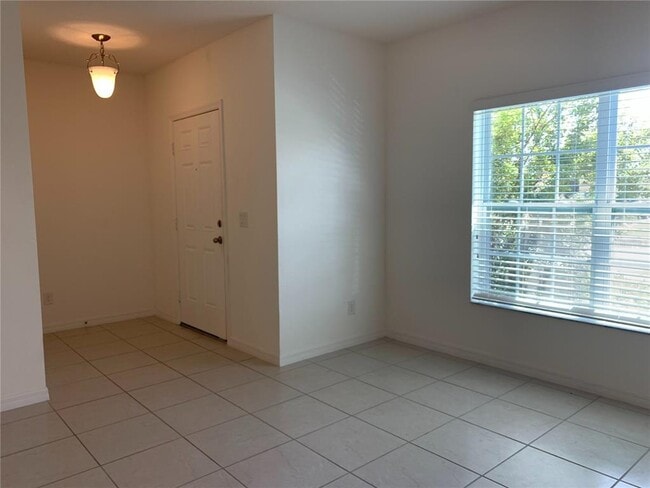 Building Photo - 4848 Rockvale Dr