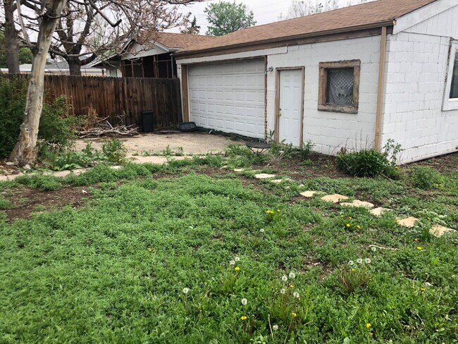 Building Photo - "Charming 4-Bedroom Oasis with 2 Full Bath...
