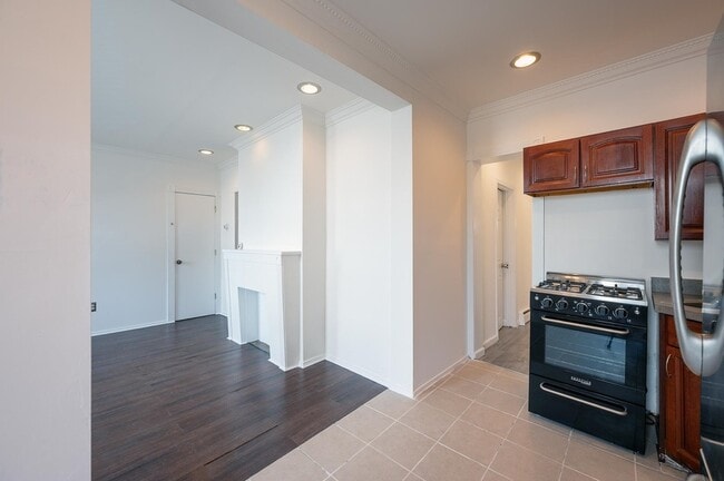 Building Photo - 48 Ravine Ave