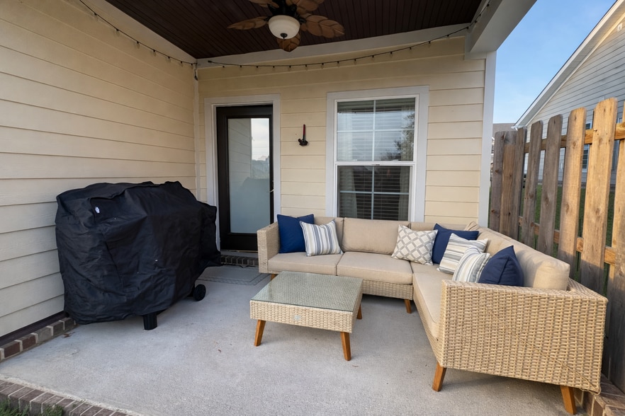 Building Photo - 2028 Gracious Dr