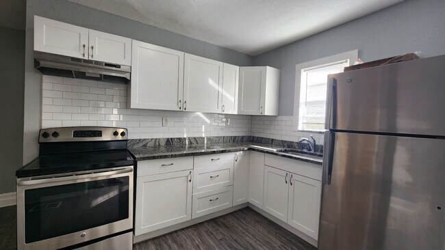 Building Photo - 2711 14th Ave N