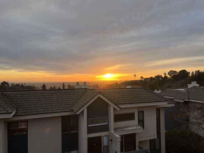 Building Photo - Welcome to this beautiful 1,042 sq. ft. condo offering modern comfort in a prime location!