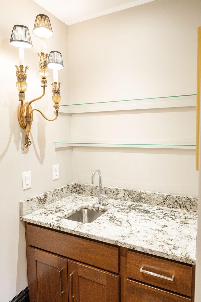 Building Photo - 275 S Limestone