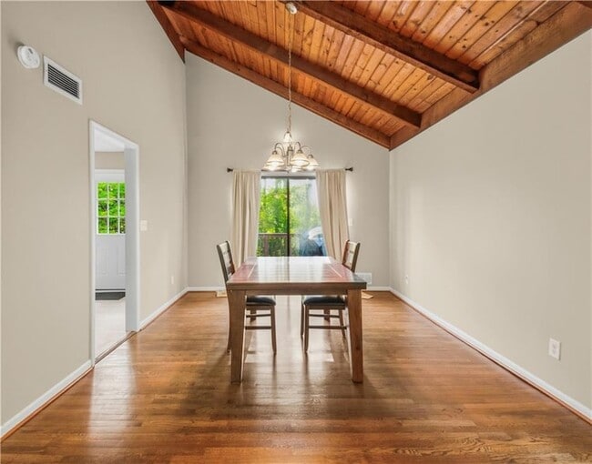 Building Photo - 3950 Lookout Point Dr