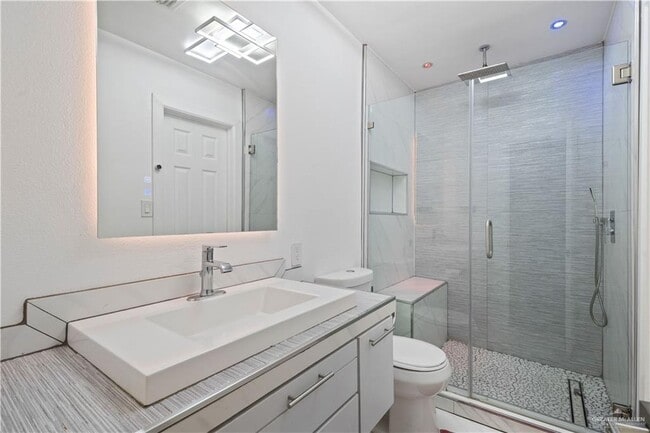 Building Photo - 21 8th