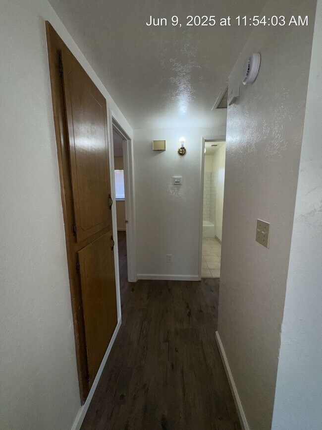Building Photo - 4057
