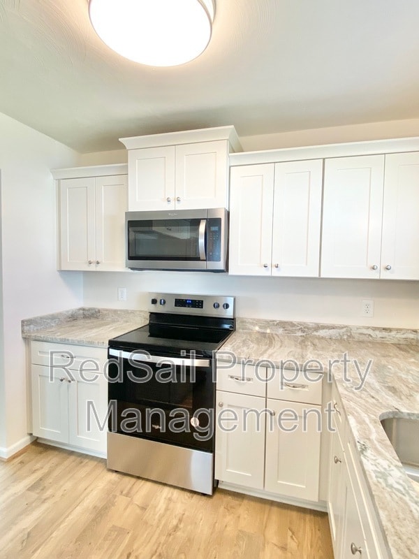 Building Photo - 437 Fox Hill Rd