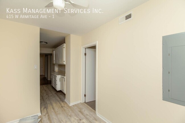 Building Photo - 415 W Armitage Ave