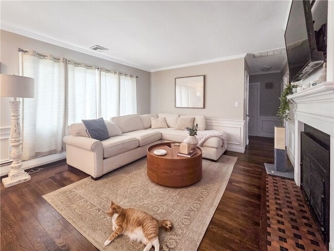 Building Photo - 10 Brayton Ave