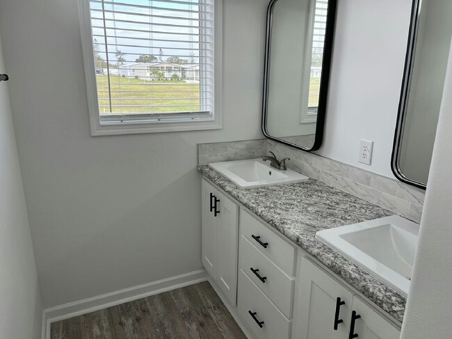 Building Photo - 3539 Vine Trl