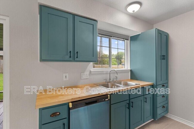 Building Photo - 2532 Chaparral Trail