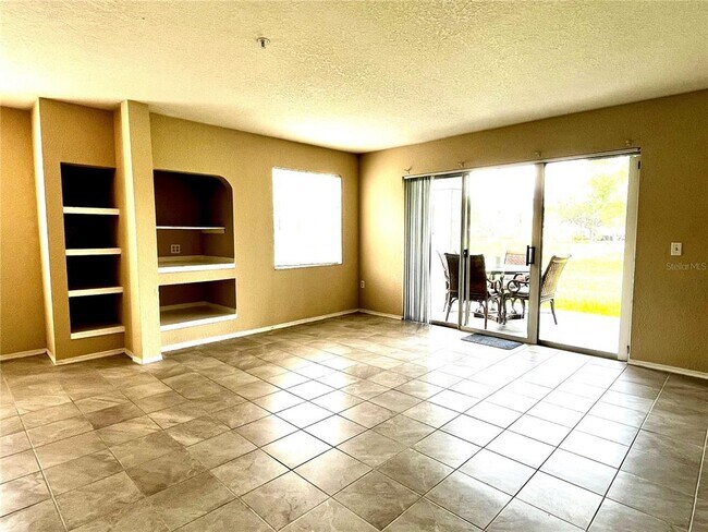 Building Photo - 14037 Fairway Island Dr
