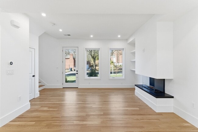 Building Photo - 82 Louise Rd