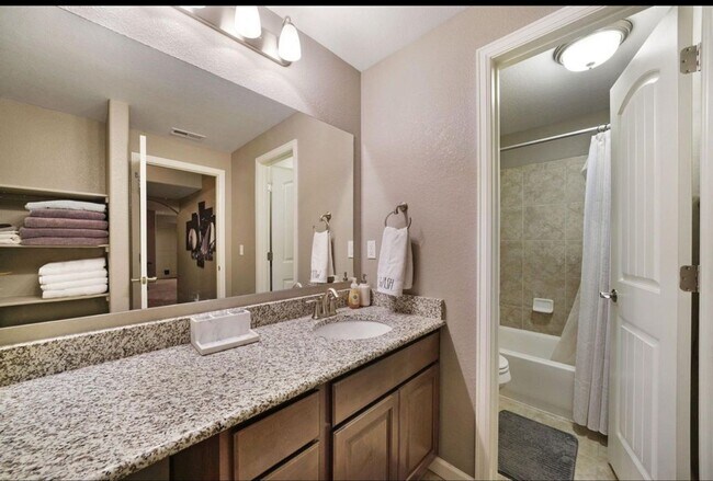 Building Photo - FULLY FURNISHED Northgate 3 Bed & Office near AFA