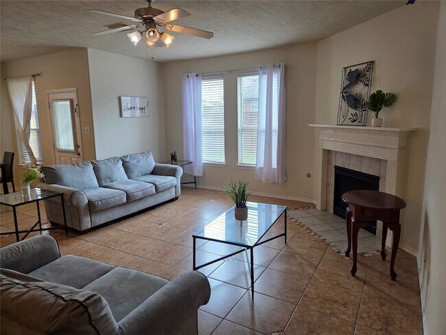 Building Photo - 6818 Stoneyvale Dr