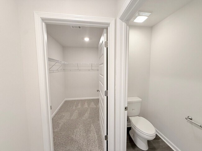 Building Photo - 4-Bedroom Home - Woodlands