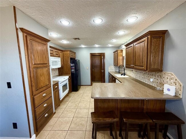 Building Photo - 33 Peterson Dr