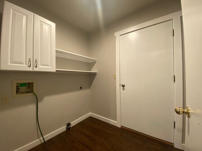 Building Photo - Beautiful 3bed, 2bath 2,550sq.ft. home in ...