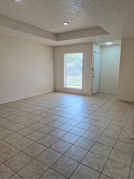 Building Photo - 3712 Hulen Park Cir