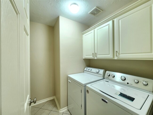 Building Photo - 1408 S Friendswood Dr