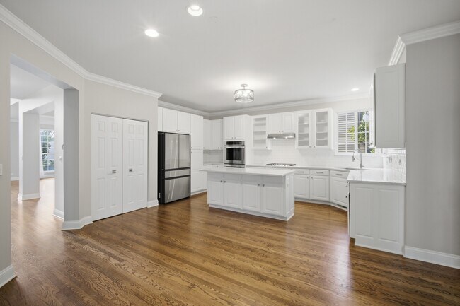 Building Photo - 5280 Burnham St