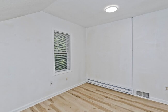 Building Photo - 36 Sheridan St