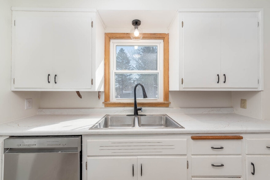 Building Photo - 113 Pfau St