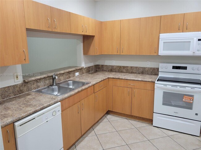 Building Photo - 2573 SW 82nd Ave