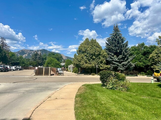 Building Photo - Spacious 2Bd/2.5Ba Luxury Loft-Style Condo...