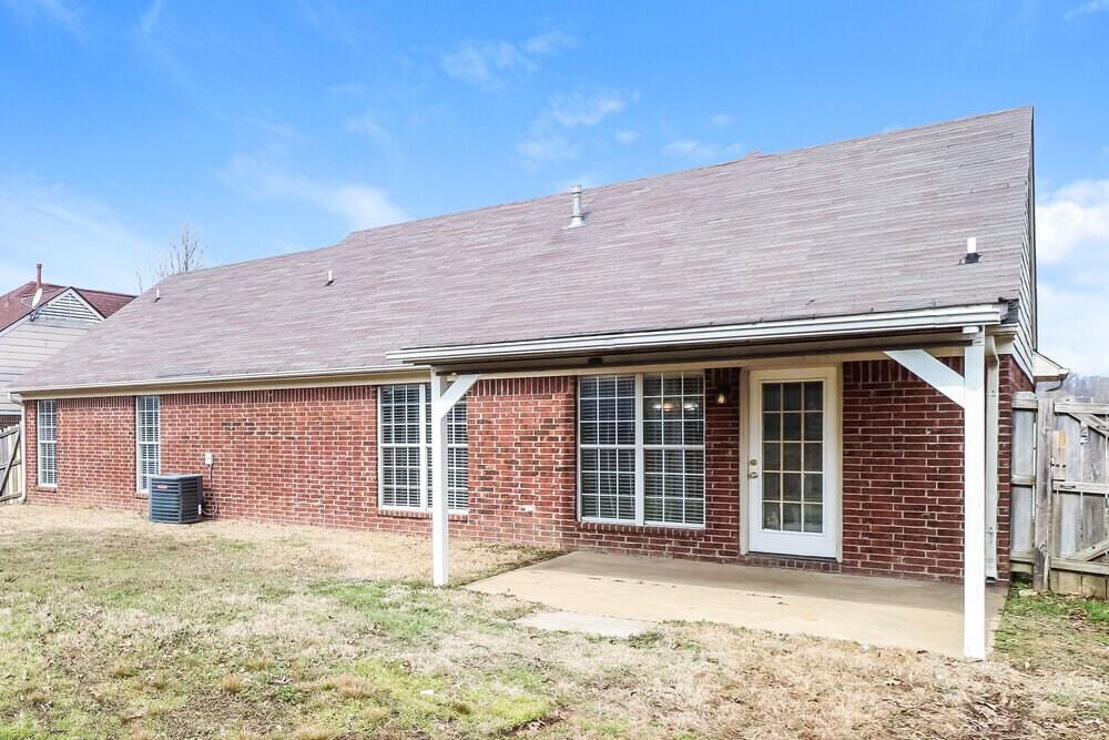 Building Photo - 1741 Madison Cove E