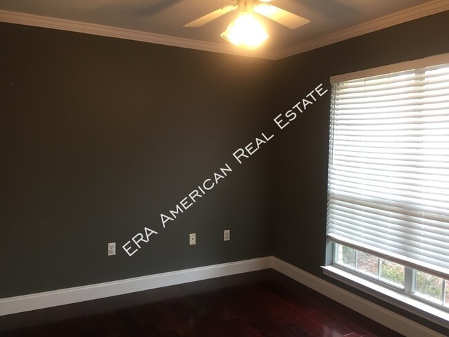 Building Photo - 53 Hillcrest Dr