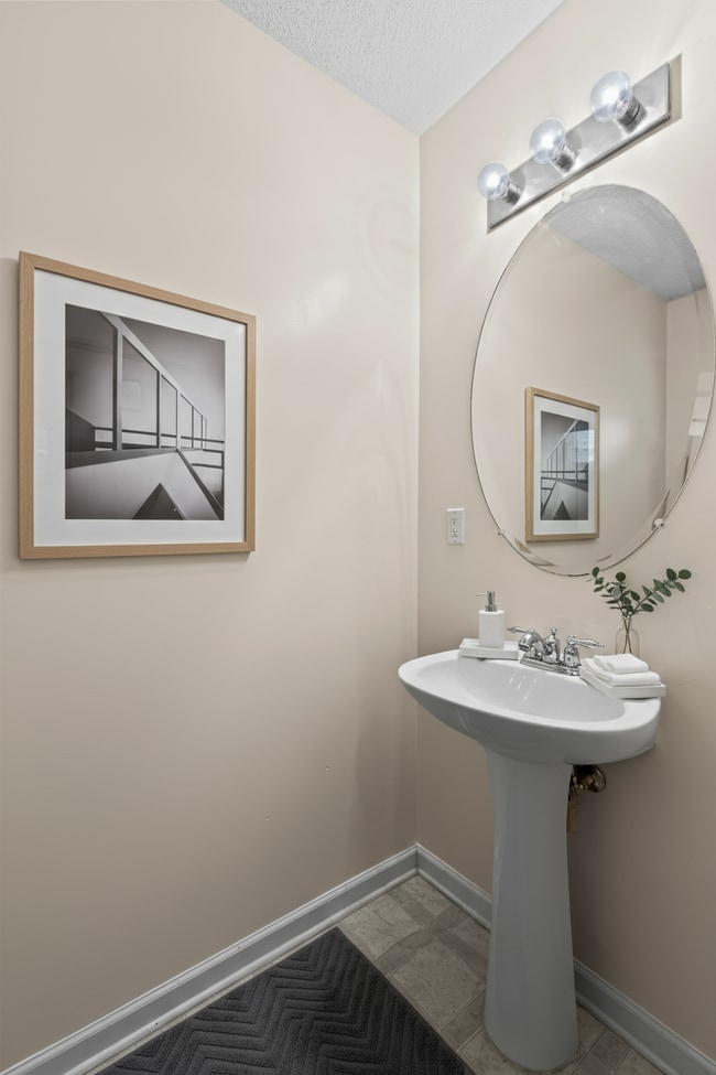 Building Photo - 6294 Hickory Ln Cir