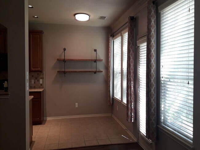 Building Photo - 14546 Bergenia Dr