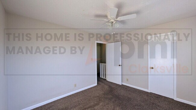 Building Photo - 1531 E Knollwood Cir