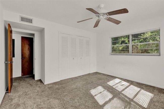 Building Photo - 75 Sunnyside Dr